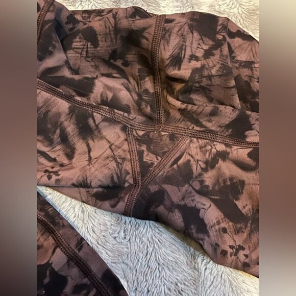 Lululemon In Movement Tight 25" *Everlux Size 4 - Picture 7 of 8